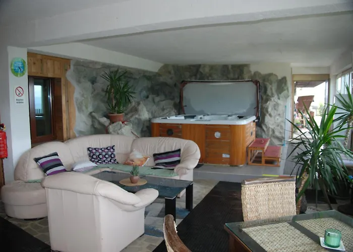 Weinberg-panoramaferienhaus Vakantiehuis *