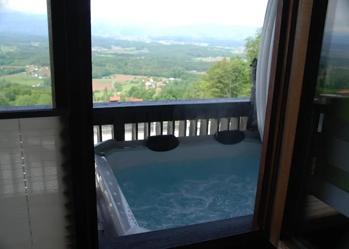 Weinberg-panoramaferienhaus 度假居 *